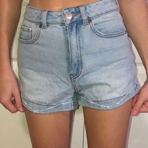 Kendall & Kylie high-waisted denim shorts!